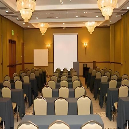 Garden Plaza Hotel Saddle Brook Buitenkant foto