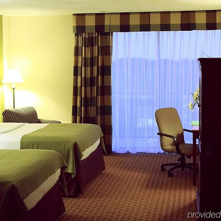 Garden Plaza Hotel Saddle Brook Kamer foto
