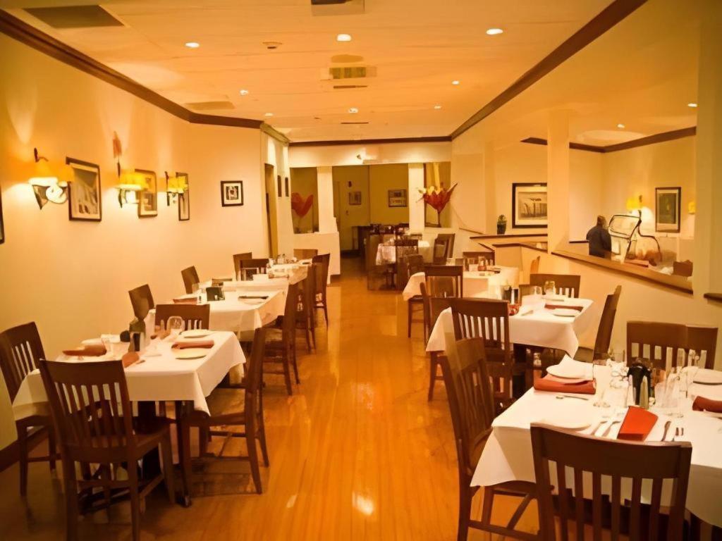 Garden Plaza Hotel Saddle Brook Buitenkant foto