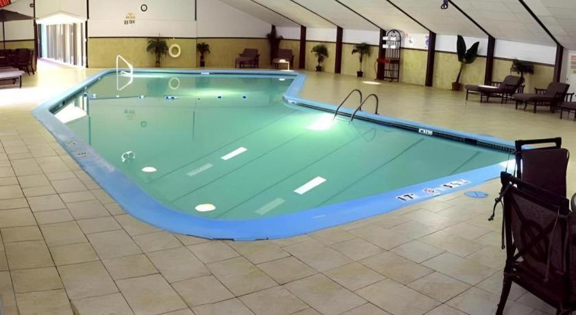 Garden Plaza Hotel Saddle Brook Buitenkant foto