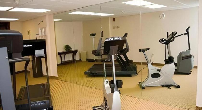 Garden Plaza Hotel Saddle Brook Buitenkant foto