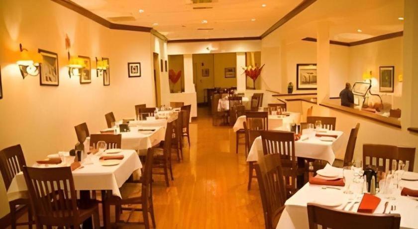 Garden Plaza Hotel Saddle Brook Buitenkant foto