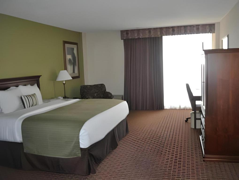 Garden Plaza Hotel Saddle Brook Buitenkant foto