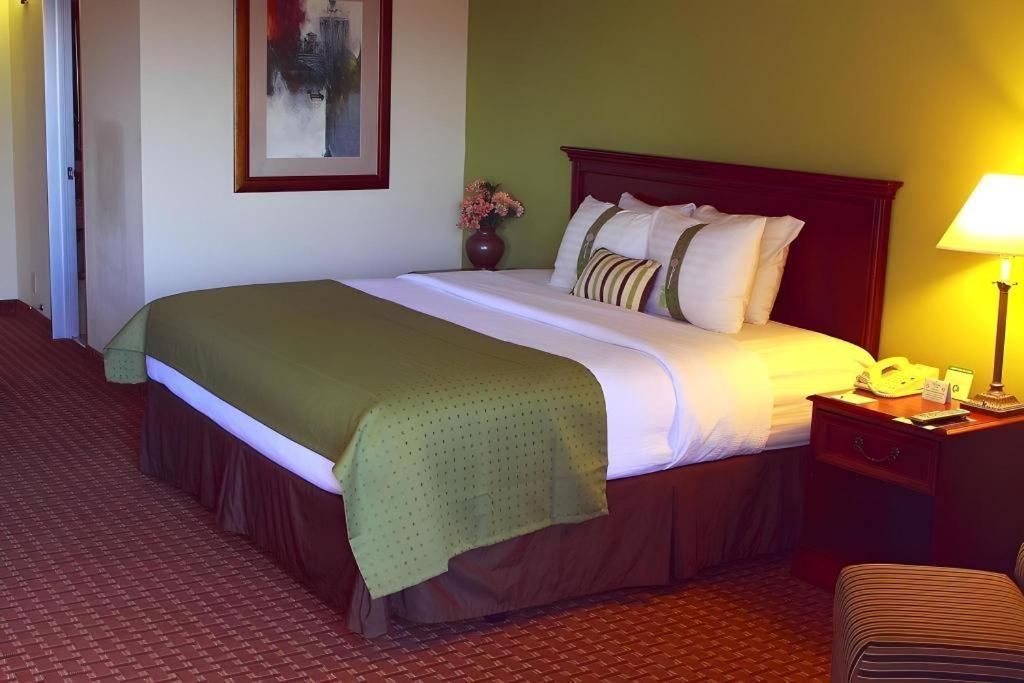 Garden Plaza Hotel Saddle Brook Buitenkant foto