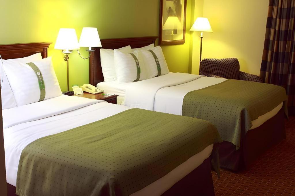 Garden Plaza Hotel Saddle Brook Buitenkant foto