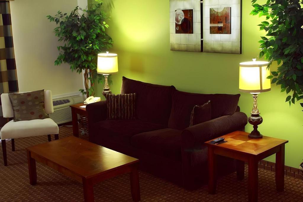 Garden Plaza Hotel Saddle Brook Buitenkant foto