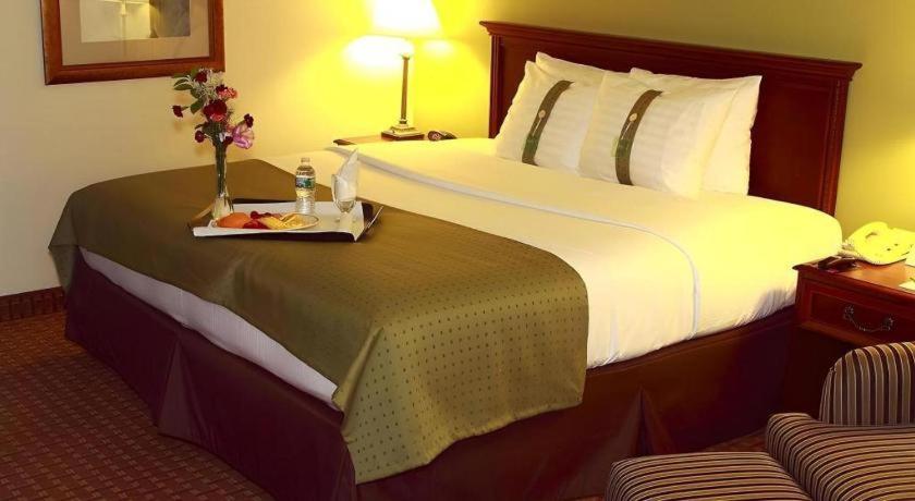 Garden Plaza Hotel Saddle Brook Buitenkant foto