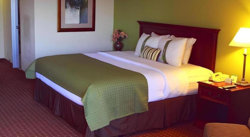 Garden Plaza Hotel Saddle Brook Buitenkant foto