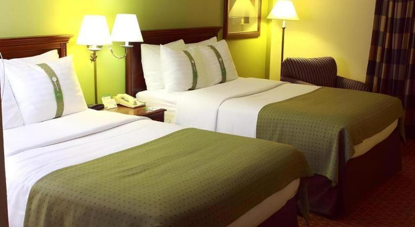 Garden Plaza Hotel Saddle Brook Buitenkant foto