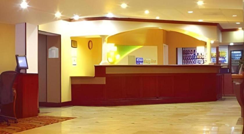 Garden Plaza Hotel Saddle Brook Buitenkant foto