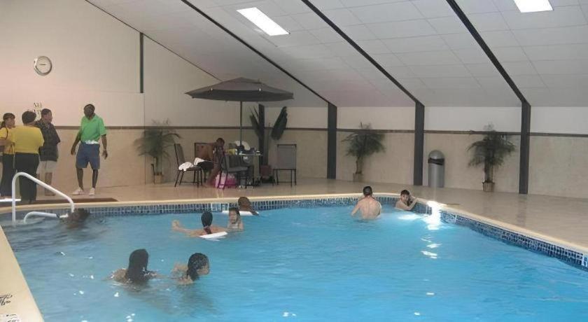 Garden Plaza Hotel Saddle Brook Buitenkant foto