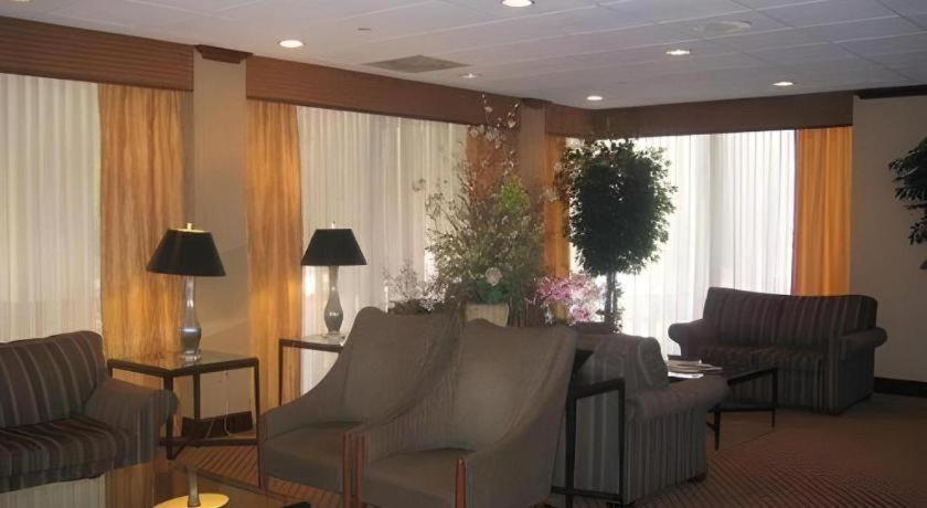 Garden Plaza Hotel Saddle Brook Buitenkant foto