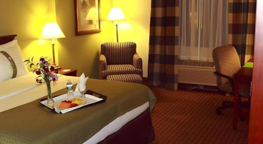 Garden Plaza Hotel Saddle Brook Buitenkant foto