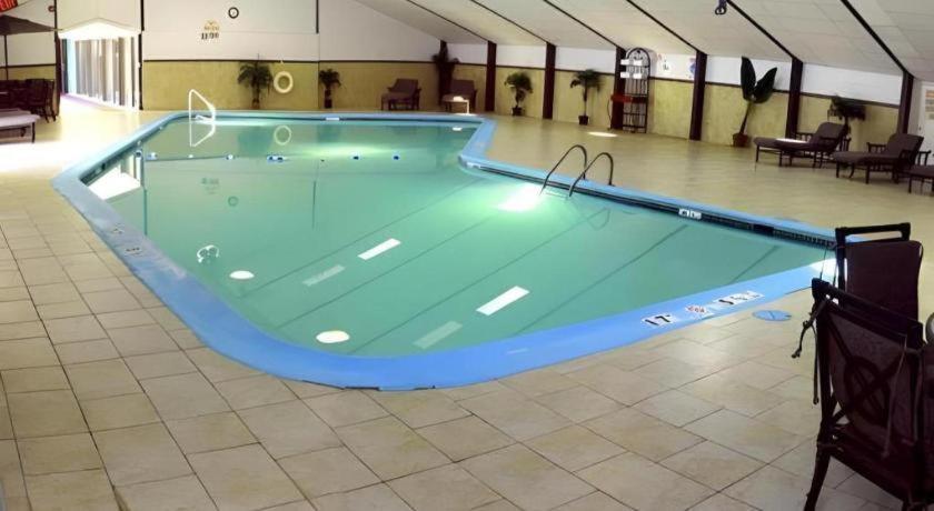 Garden Plaza Hotel Saddle Brook Buitenkant foto