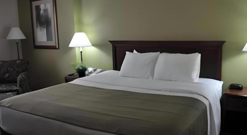 Garden Plaza Hotel Saddle Brook Buitenkant foto