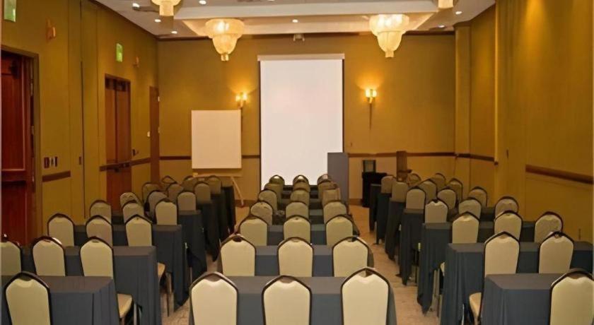 Garden Plaza Hotel Saddle Brook Buitenkant foto