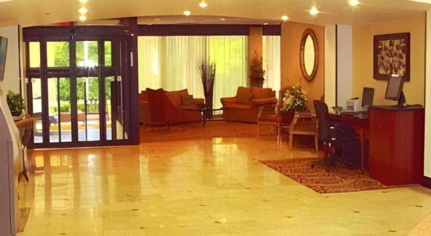 Garden Plaza Hotel Saddle Brook Buitenkant foto