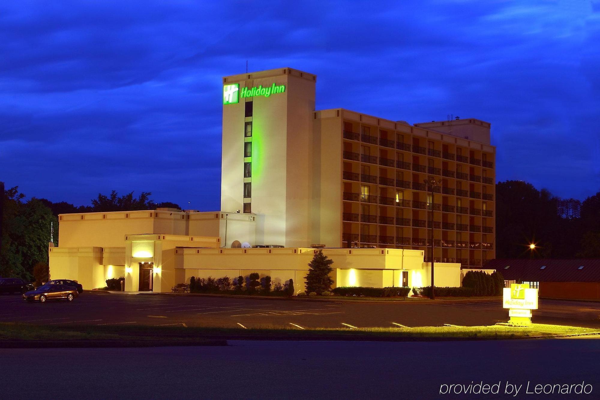 Garden Plaza Hotel Saddle Brook Buitenkant foto
