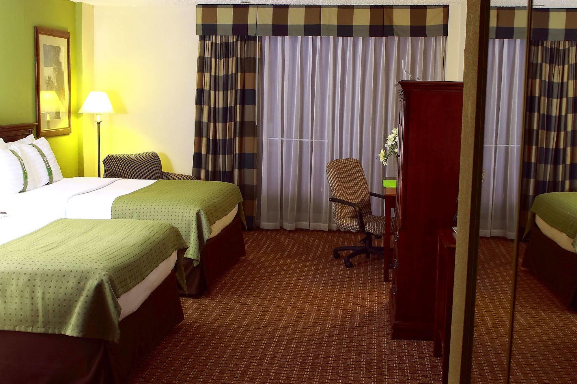 Garden Plaza Hotel Saddle Brook Buitenkant foto